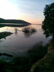 lago laguna rio anochecer amanecer